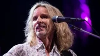 Tommy Shaw from Styx sings Renegade while Jamming In Michigan