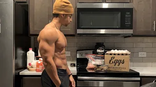 What I Eat To Build Muscle [FULL DAY OF EATING ON A BULK]