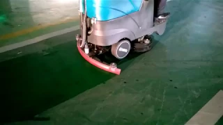 洗地机在地下车库清洗实拍(CLEANING MACHINE CLEAN FLOOR IN GARAGE)