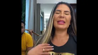 Pastora Renallida pede dinheiro e insinua com parábola que quem não tiver pode pedir empréstimo