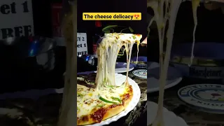 the cheesiest pizza ever😍🔥❤️🔥🍕 #ytshorts #viral #food #viralvideo #shortvideo