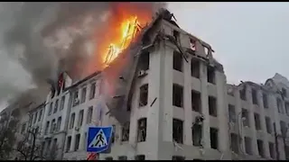 Rosja bombarduje budynki cywilne i rządowe. Przerażające nagranie z Charkowa na Ukrainie