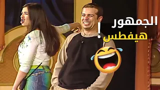 شريف منير وياسمين عبدالعزيز بيقلدوا بعض عالمسرح 🤣 الجمهور فطسان من الضحك