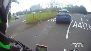 Van cuts up learner on roundabout