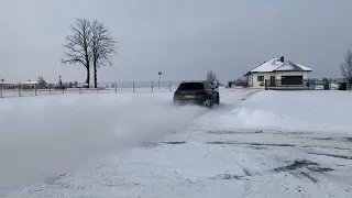 Audi RS6 snow drift