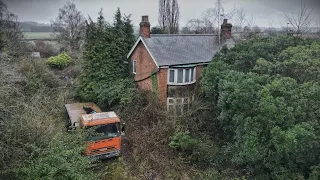 Abandoned House Full Of Priceless Treasures -  Old Family Home Untouched and Everything Left Inside