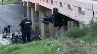 HPD: 1 dead, 1 injured after car drives off freeway and into bayou