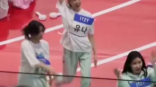 Itzy - Love dive (Ive) cover at isac 2022