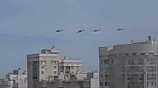 Военные вертолеты  над Екатеринбургом..