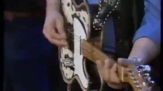 Waylon Jennings - "Ain't Livin' Long Like This" (live TV performance 1983)