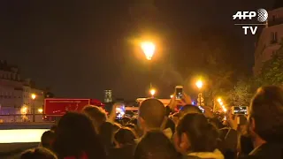 Notre Dame de Paris  les Parisiens applaudissent les pompiers