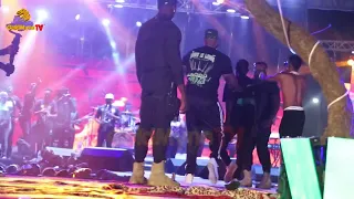 Bring him back – Wizkid says to bouncers dragging fan who tore his cloth in Abuja [Full Video]