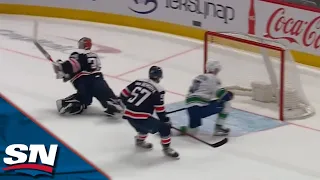 Elias Pettersson Jumps in to Put Canucks on the Board After Darcy Kuemper's Misplay