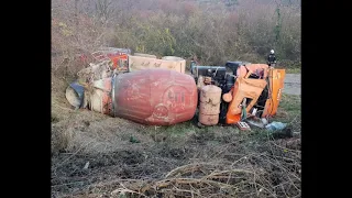 В п.Сергей-Поле бетономешалка свалилась в кювет. Водитель погиб (09.12.2018)