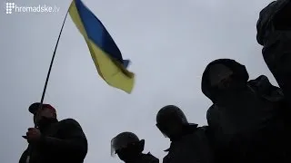 Беркут захищає кіоски від Євромайдану