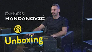 INTER UNBOXING with SAMIR HANDANOVIC | Batman, the captain's armband and more! | 📦⚫🔵😯 [SUB ENG]