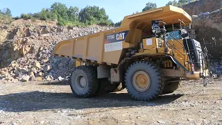 Cat 385 C loading Cat 775G