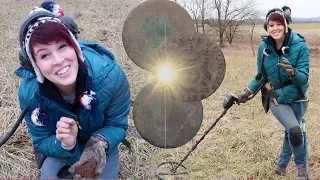 YES! I Went Metal Detecting & Discovered 200 Year-Old Coins in The Middle of Nowhere