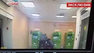 Банда с бензопилой пыталась ограбить Сбербанк в Москве 720