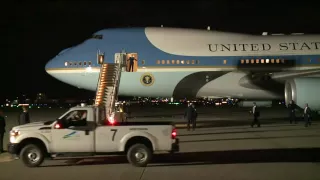 President Obama arrives at Hopkins