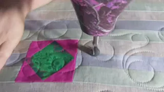 Double bubble circles free motion longarm quilting edge to edge hand guided instructional video
