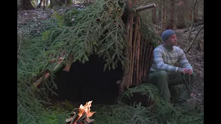 Solo BUSHCRAFT: Building OUTDOOR shelter. GERMAN forest.