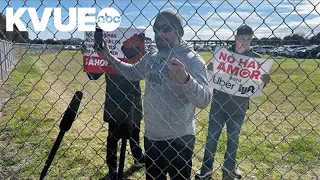 Uber, Lyft drivers strike outside of Austin's airport for better wages, job protections