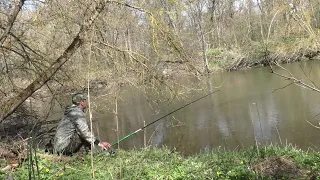 ХОРОШАЯ РЫБАЛКА НА ПОПЛАВОК В АПРЕЛЕ НА РЕКЕ. Весенняя рыбалка, ловля плотвы весной.