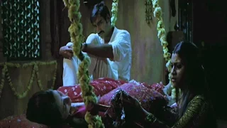 Ajay Devgn puts Kareena to test | Omkara