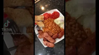 FULL ENGLISH BREAKFAST- so quick and easy. You already have the ingredients at home!