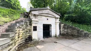 Abraham Lincoln’s Receiving Vault at Oak Ridge Cemetery
