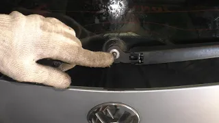 VW Polo 2001-2009 Как снять задний дворник - Removing the rear wiper