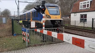 20240220 14.48 uur Spoorwegovergang Doctor Albert Schweitzerweg, Laren NS SNG 2737, 2308 & 3045