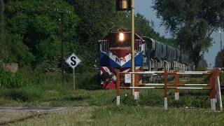 NCA- GT22 9014 con un tren cargado llegando a Villa María