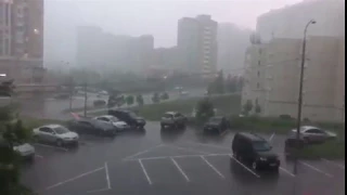 Ураган в Москве  Град  Ломает деревья  Смерч 2017