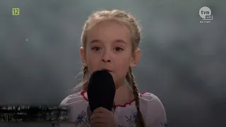 Girl from Frozen viral video performs Ukraine anthem in Poland