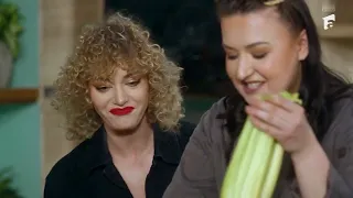 Roxana Blenche, Alexia Țalavutis și Dima Trofim au preparat Caracatiță cu legume sote