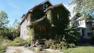 Abandoned House Found Human Bones (Dangerous Abandoned Neighborhood)