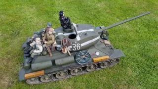 1/6 Scale Soviet T34/85 in Action