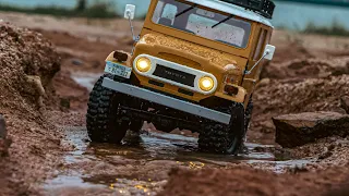 FMS 1/10 Toyota Land Cruiser FJ40 Off Road on a Rainy Day