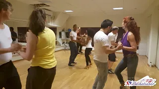 ✔️ CLASE DE BACHATA, BAILANDO EN PAREJA 🕺💃 | Rodolfo y Yocasti | baile de República Dominicana.