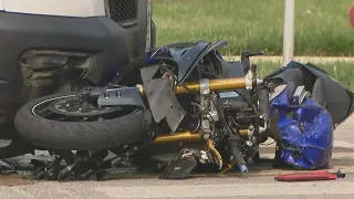 Motorcyclist dies after colliding with Pace bus on Far Southwest Side