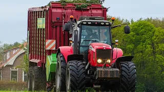 Gras oprapen 2022 met een Massey Ferguson 7495 en Strautmann Tera vitesse