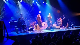 Frank Lammers, Alissa May, Anneke van Giersbergen - With A Little Help From My Friends