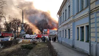 Море дыма и огня. Пожар на Льва Толстого уничтожил двухэтажный дом