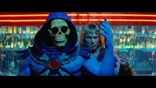 He-Man e Esqueleto Dançam Stay Alive