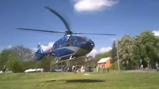 Přistání vrtulníku EC 135 T2 Policie ČR v Kolíně