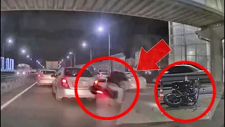 Момент ДТП на видео: мотоциклист влетел в 5 автомобилей на Объездной