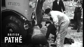 News Flashes - London Bus Crash (1953)