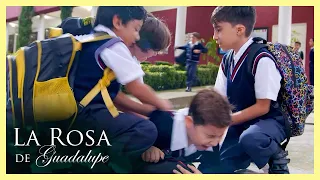 Osvaldo defiende a su hermano de los niños que lo molestan|La rosa de Guadalupe 4/4 | El síndrome...